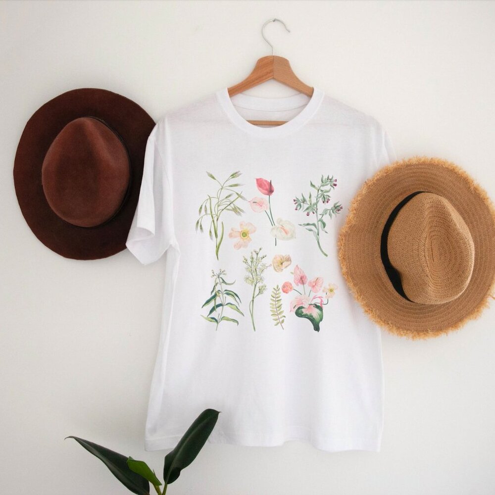 Wild Meadow Flower T-Shirt – Trendy Spring Nature Tee for Women